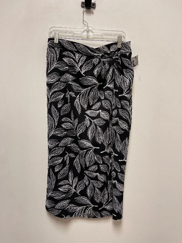 Skirt Maxi By Clothes Mentor In Black & White, Size: 8