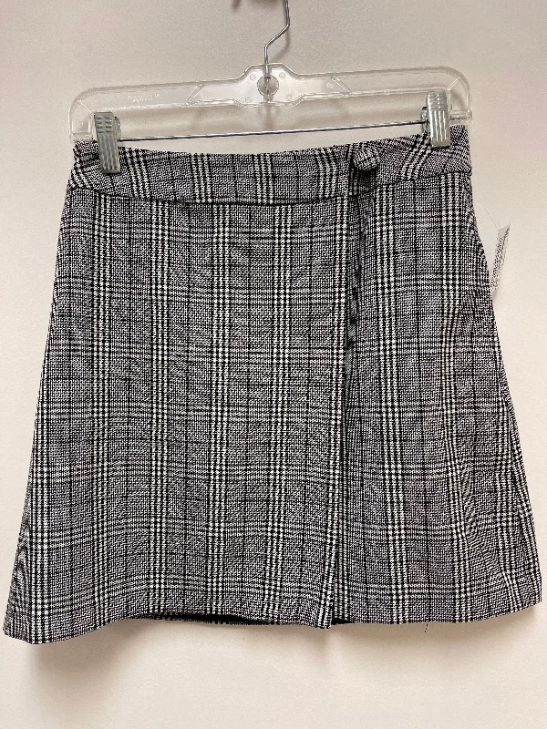 Skirt Mini & Short By A New Day In Black & White, Size: 2